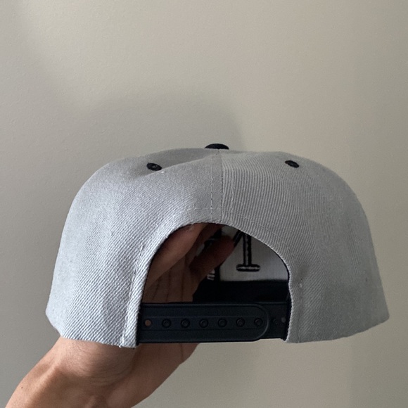 NY adjustable snapback - Picture 3 of 4
